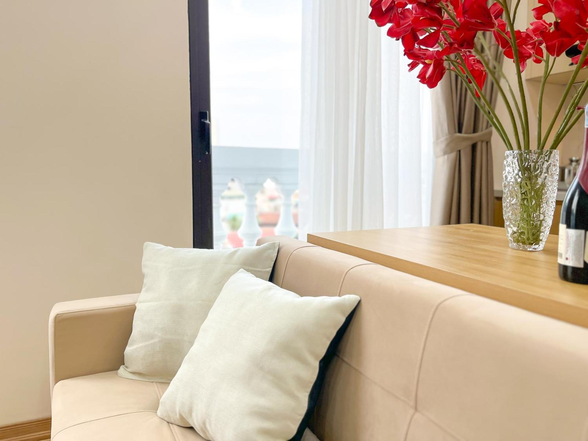 Amazing Housing Lac Long Quan Hanoi Exterior photo
